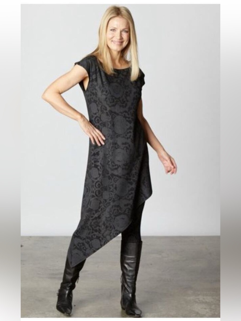 Bryn Walker Asymmetrical Tunic dress
Thomas Black Damask M